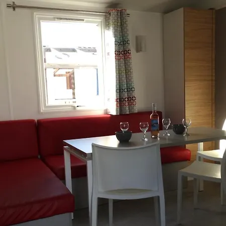 Campsite Bleu Marine Serignan